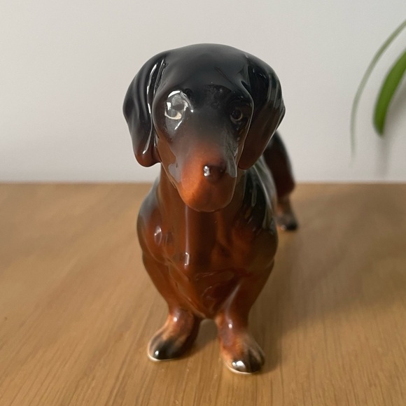 Vintage Dachshund Dog Porcelain Figurine - Picture 2 of 10